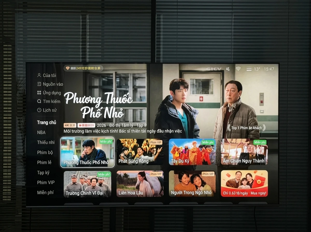 Giao diện trang chủ mặc định ngập tràn nội dung phim ảnh giải trí gia đình.