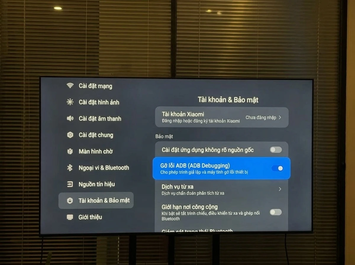 Bật chế độ gỡ lỗi ADB Debugging trong menu Cài đặt dành cho nhà phát triển của Tivi.